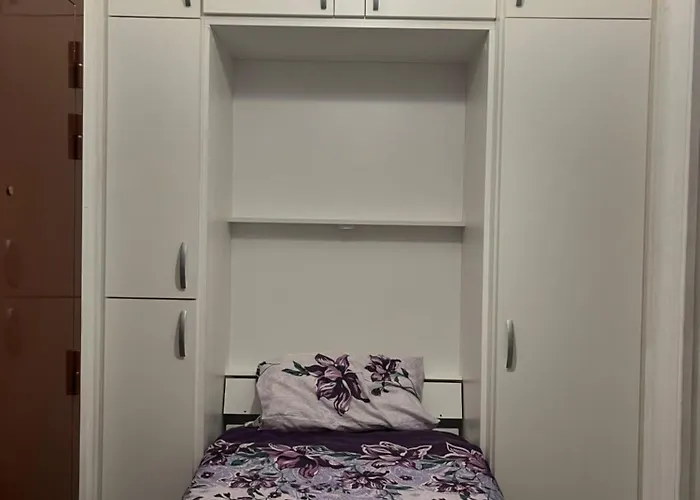 Small Cosy In Apartment *